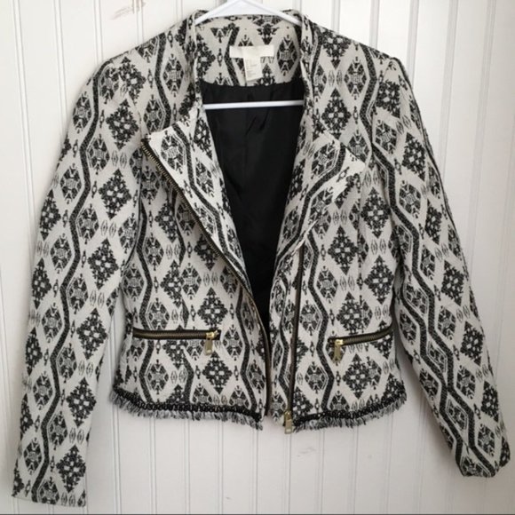 ⚠️DONATING SOON⚠️ Metallic Thread Tribal Blazer - Picture 2 of 7